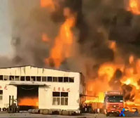 突发！山东一化工厂发生火灾，现场浓烟滚滚！过火面积约200平方米！ ​